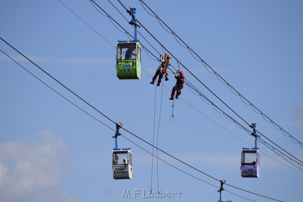 Koelner Seilbahn Gondel blieb haengen Koeln Linksrheinisch P237.JPG - Miklos Laubert